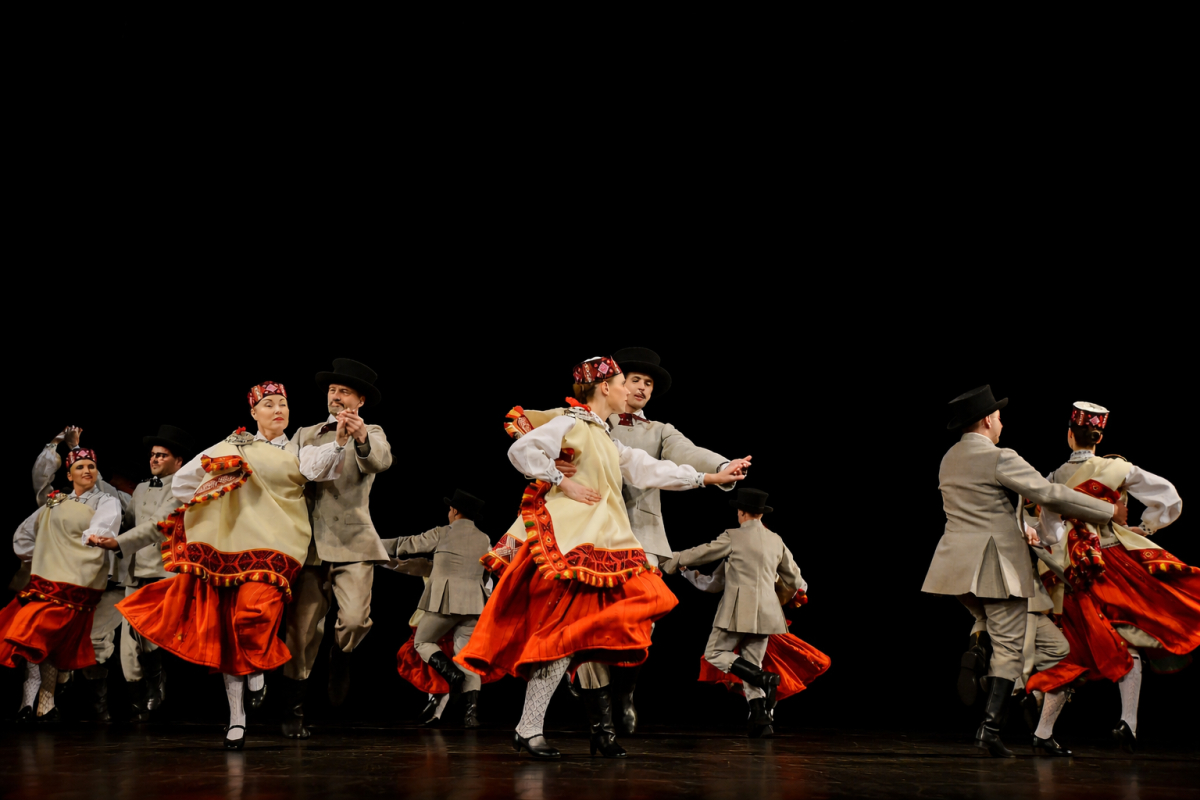 Liepājas un Dienvidkurzemes skatuviskās dejas kolektīvu skate